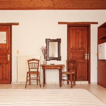 Amnisiades Apartments Karteros Bagian luar foto