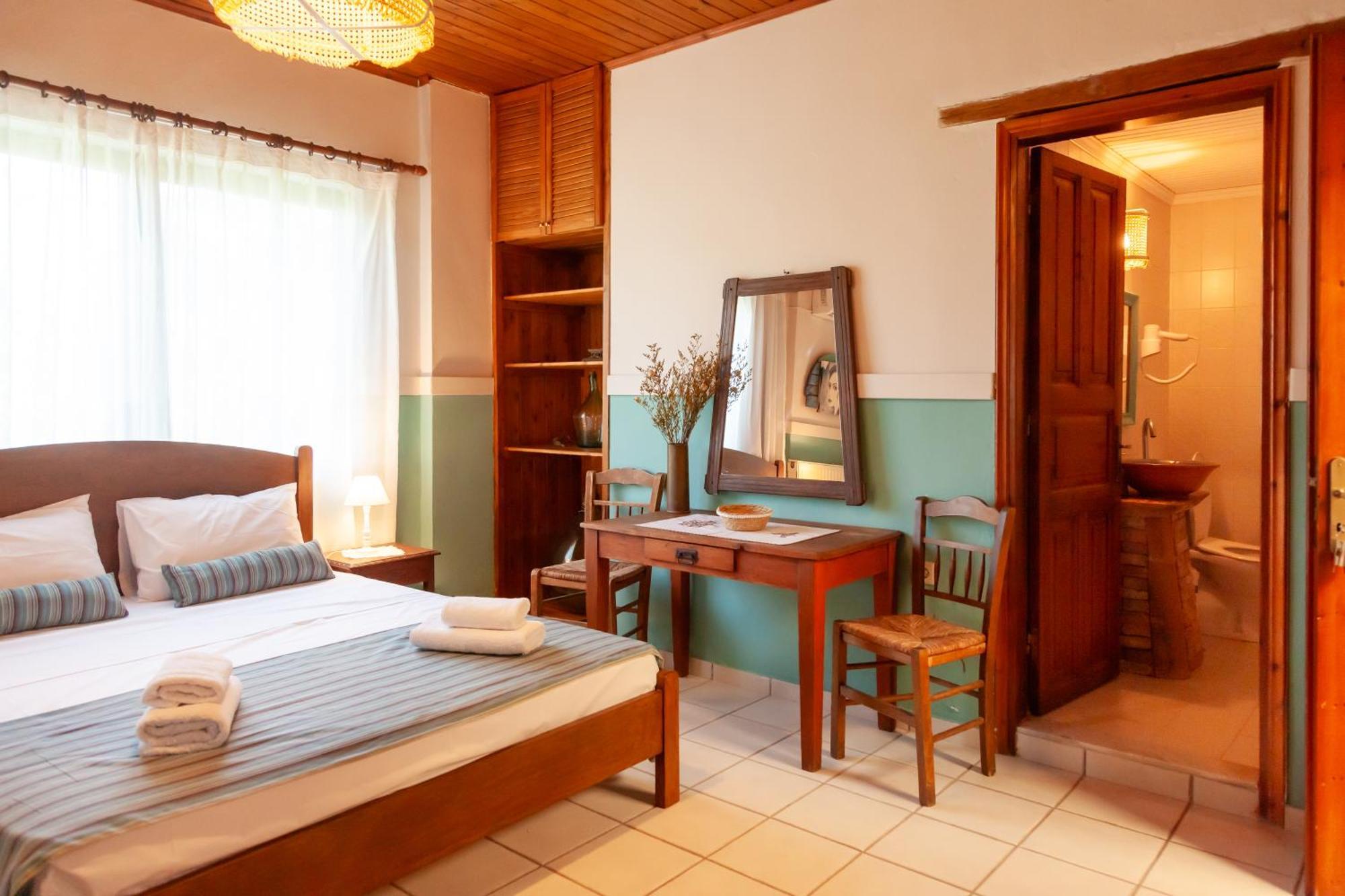 Amnisiades Apartments Karteros Bagian luar foto