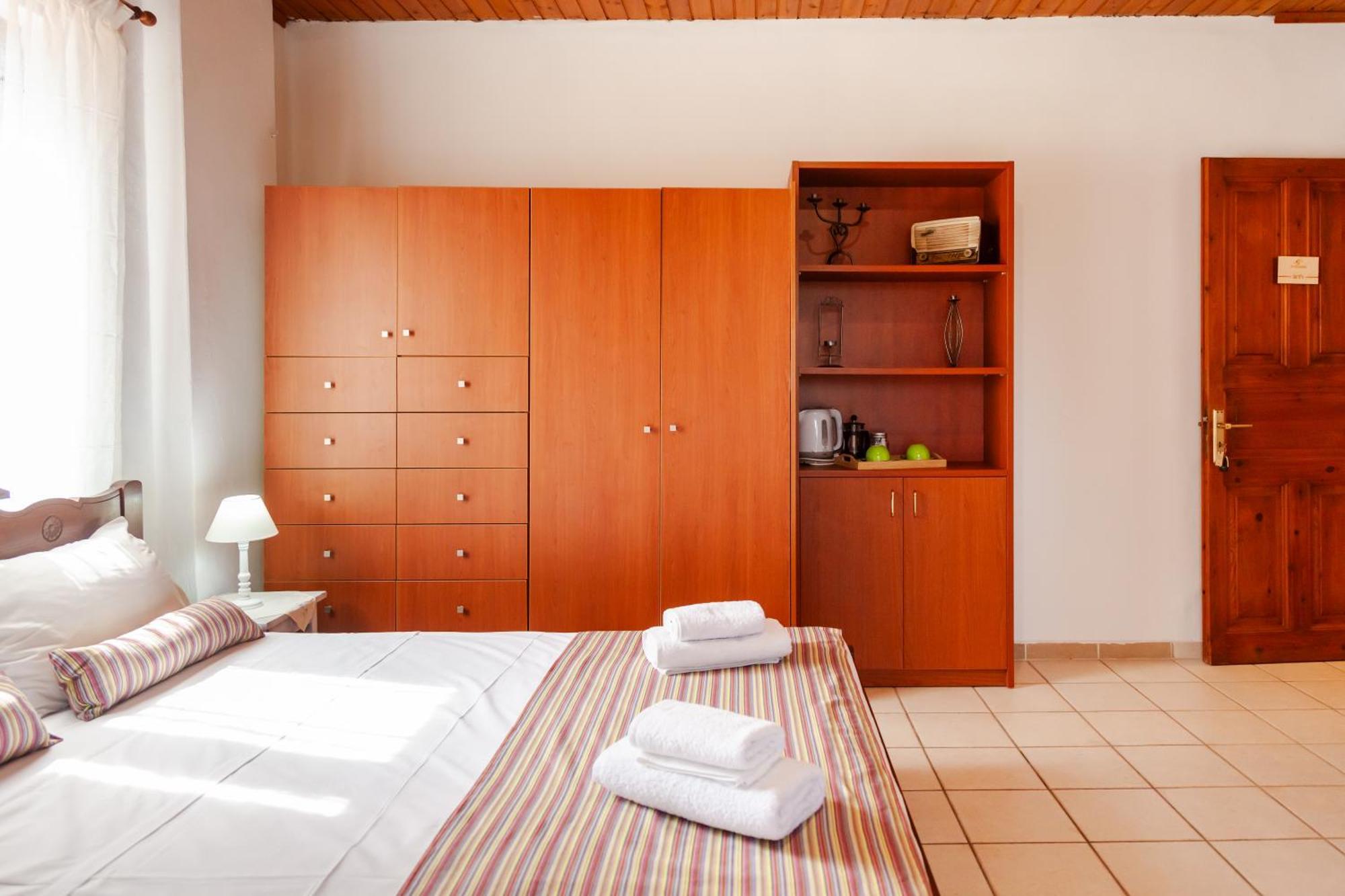 Amnisiades Apartments Karteros Bagian luar foto