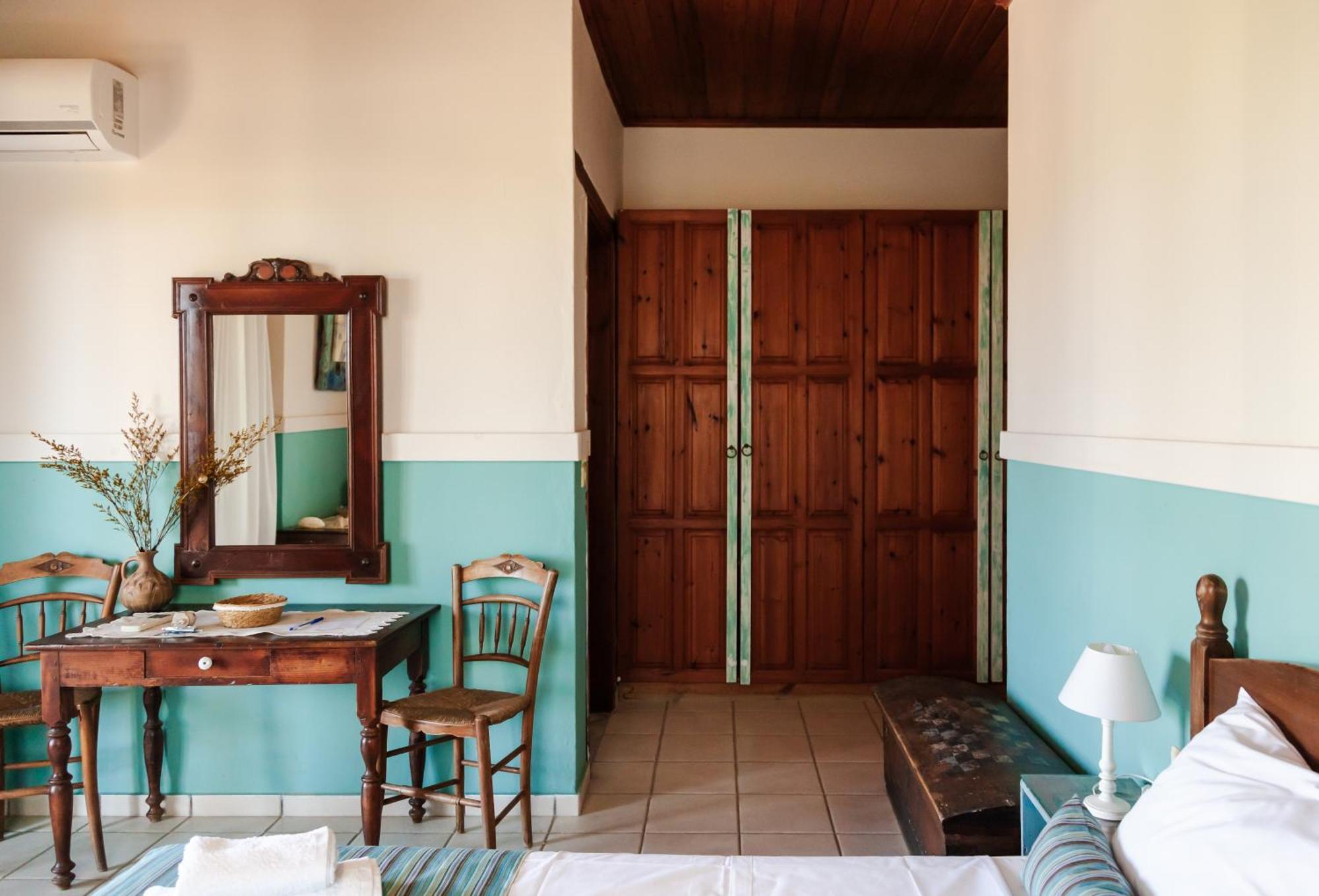 Amnisiades Apartments Karteros Bagian luar foto