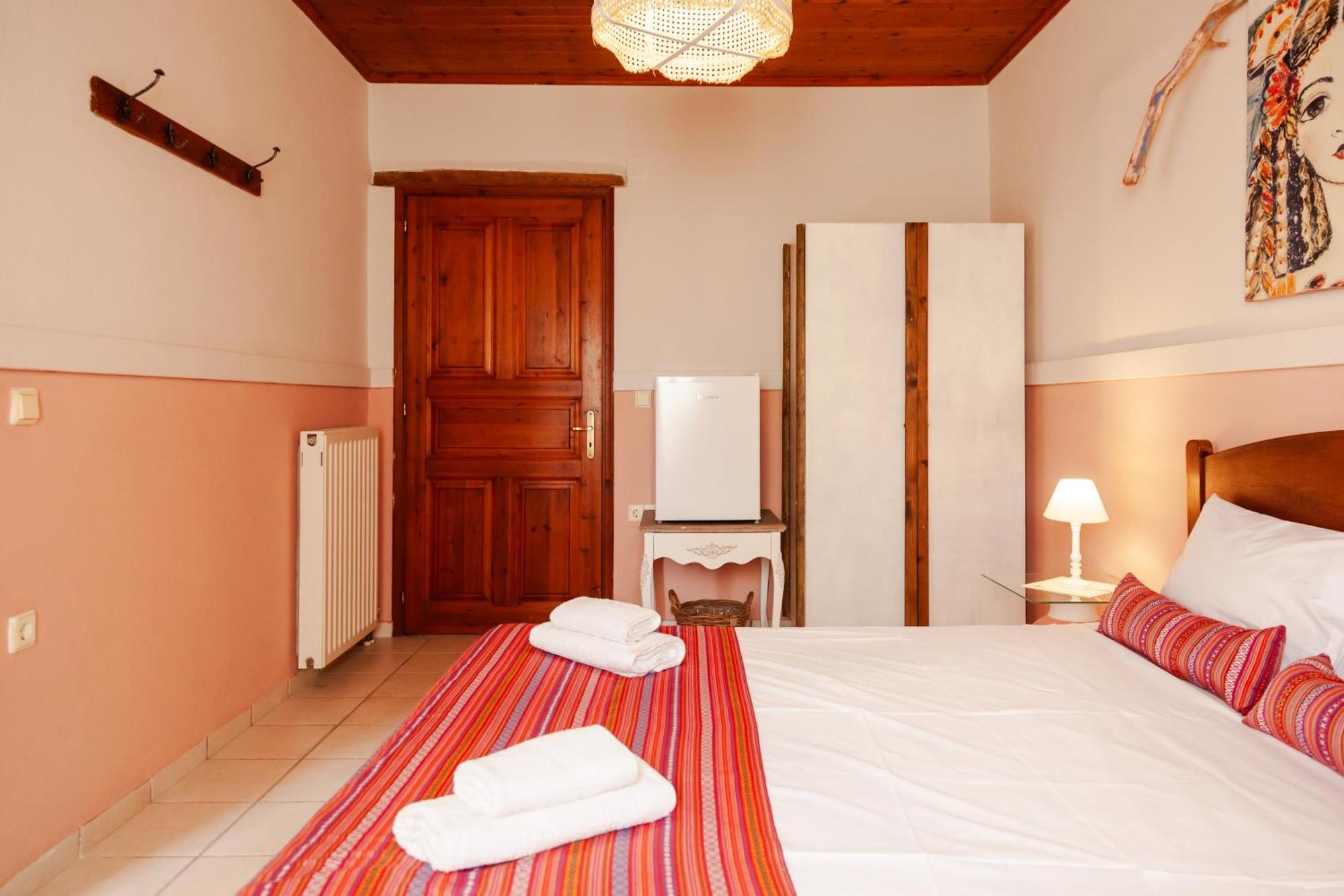 Amnisiades Apartments Karteros Bagian luar foto