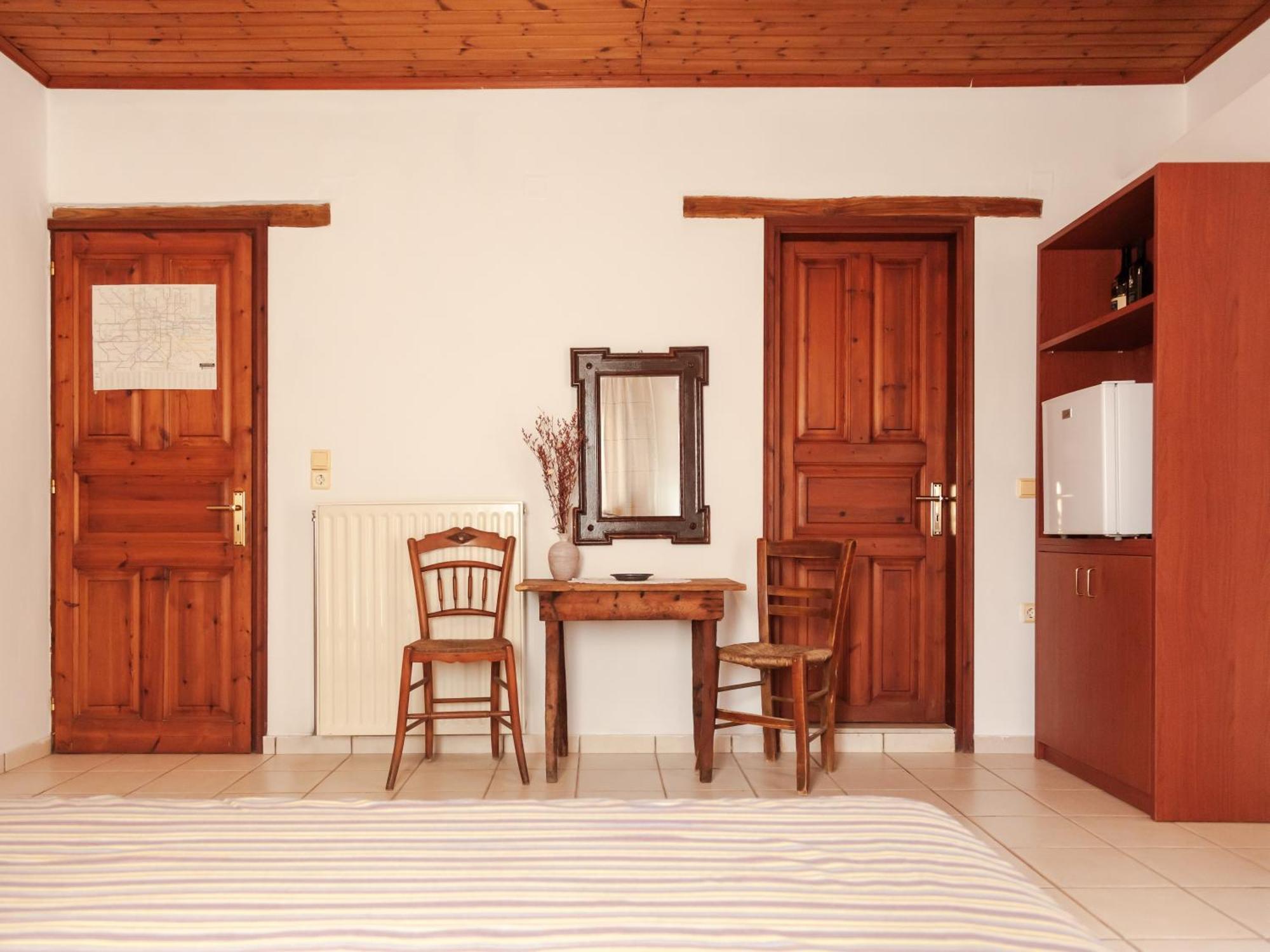 Amnisiades Apartments Karteros Bagian luar foto