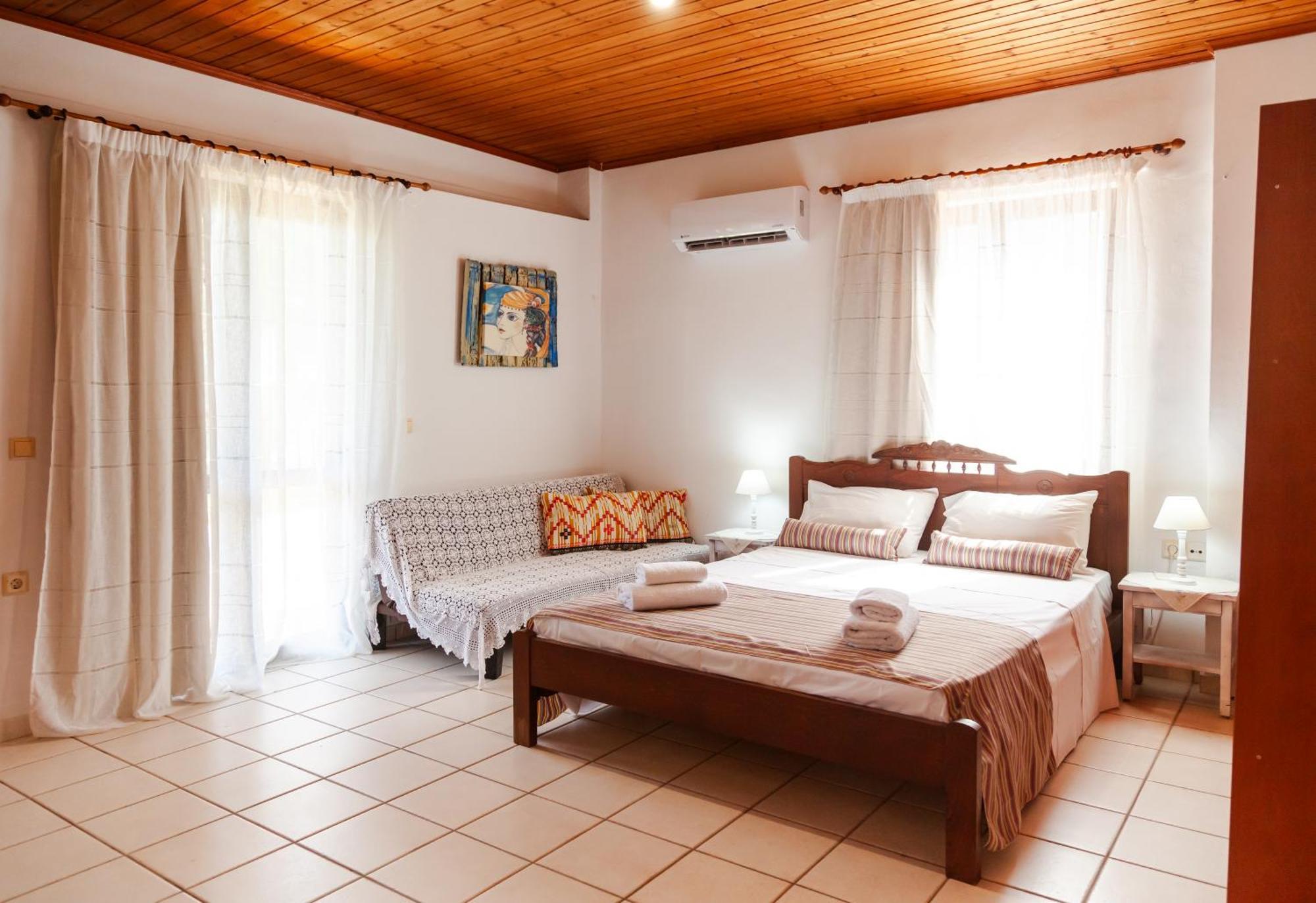Amnisiades Apartments Karteros Bagian luar foto