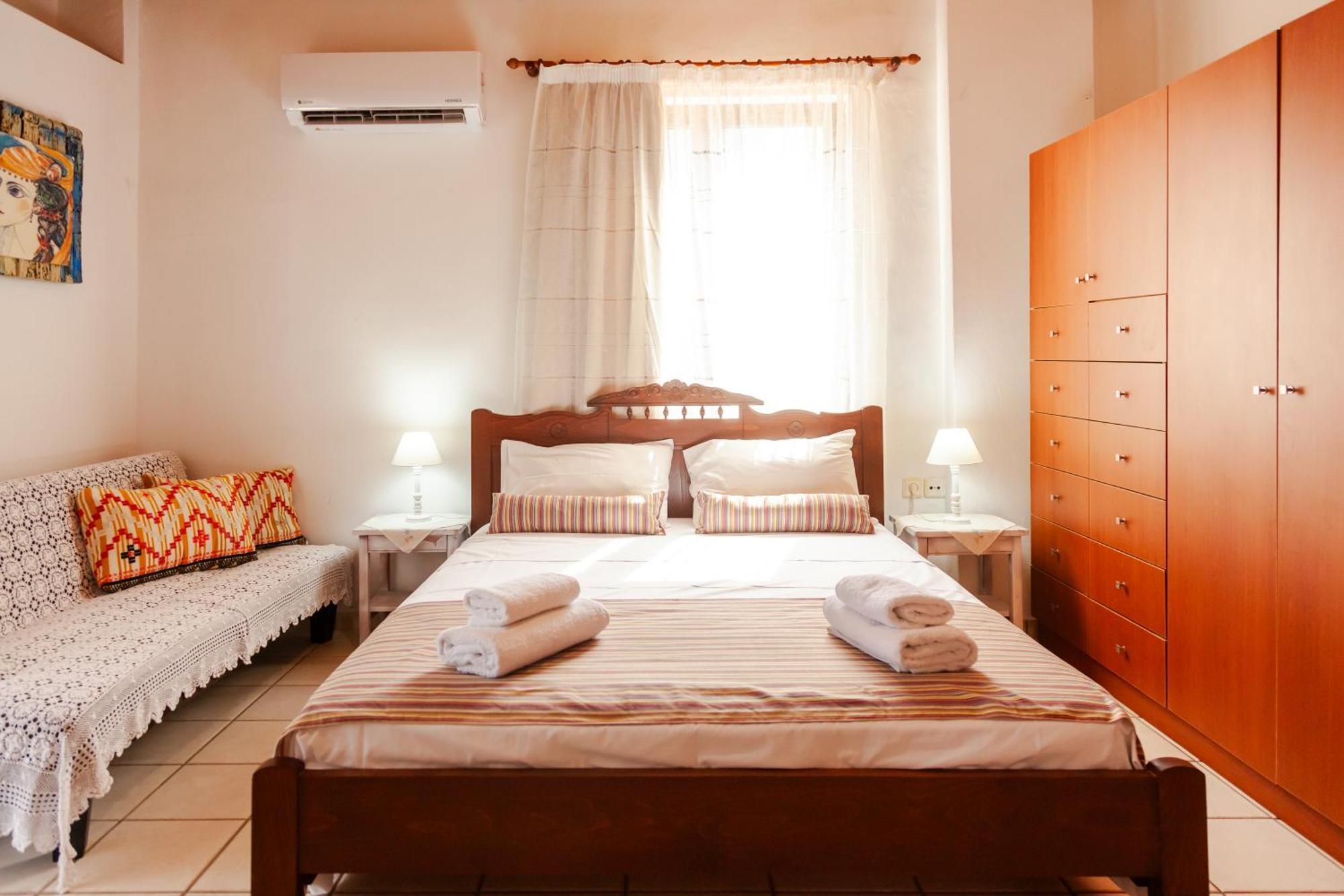 Amnisiades Apartments Karteros Bagian luar foto