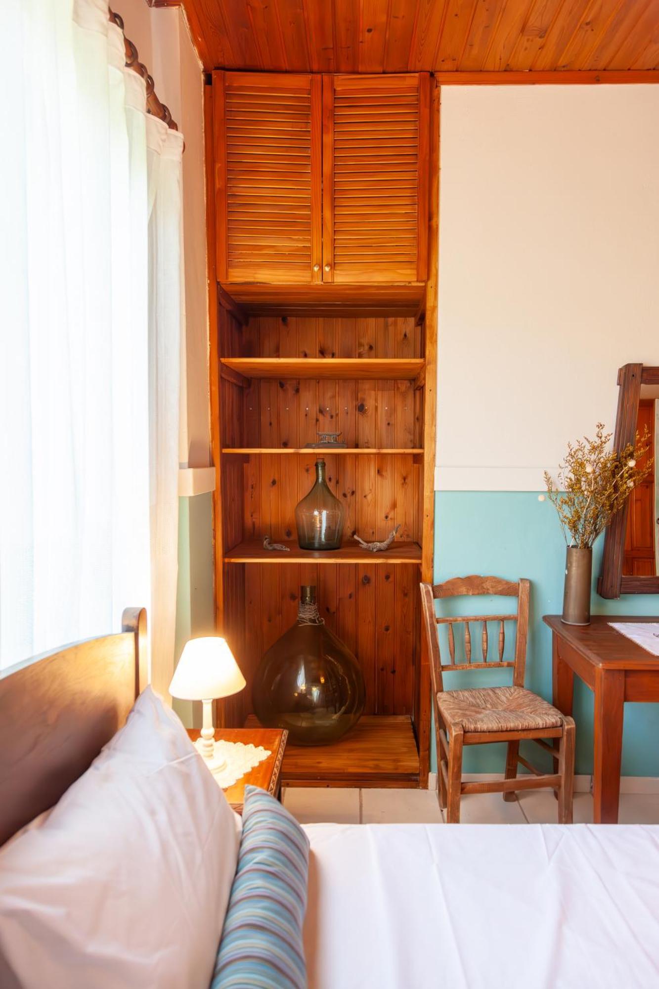 Amnisiades Apartments Karteros Bagian luar foto
