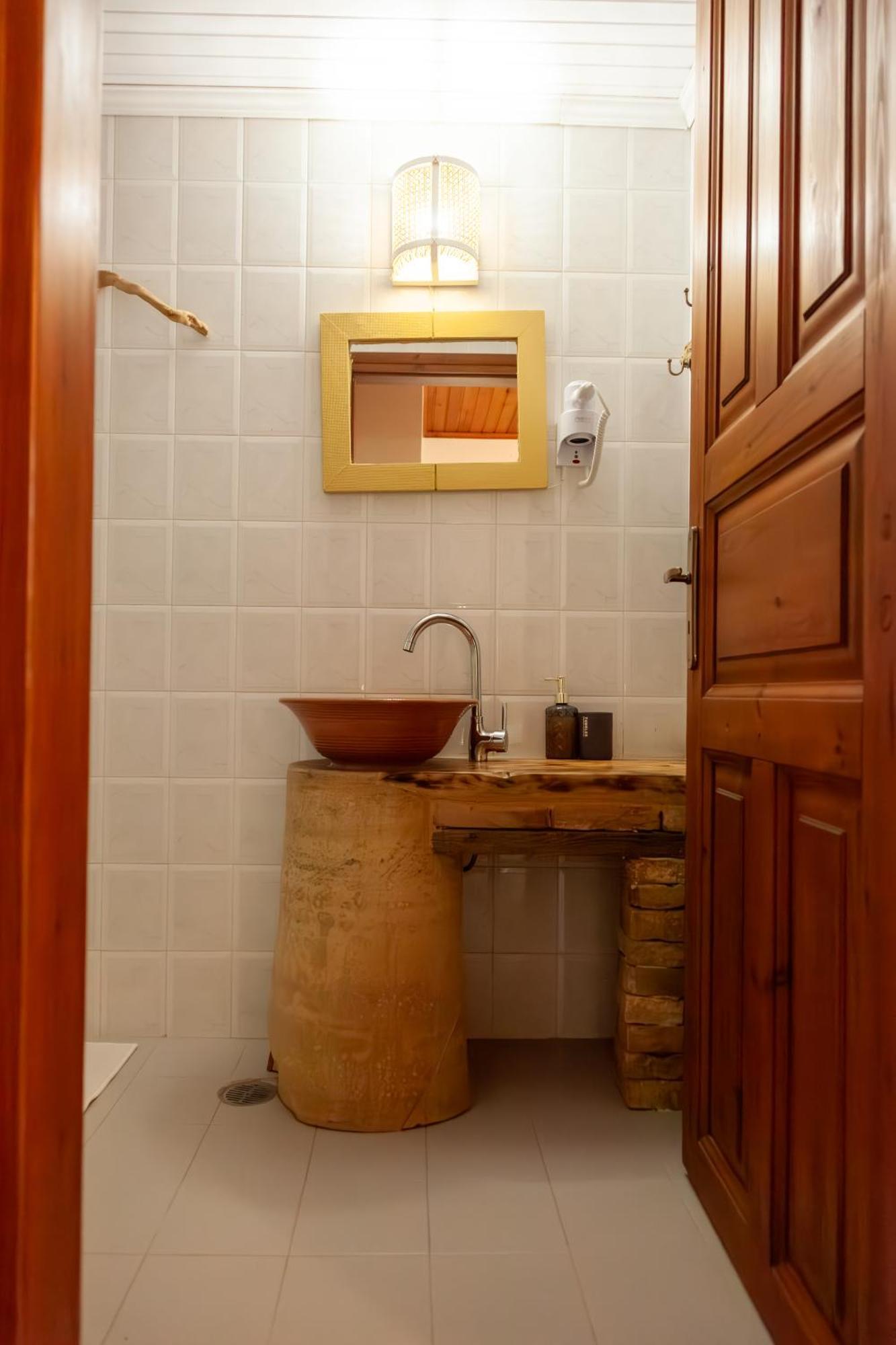 Amnisiades Apartments Karteros Bagian luar foto